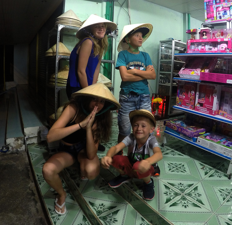 Gekke hoedjes in Vietnam